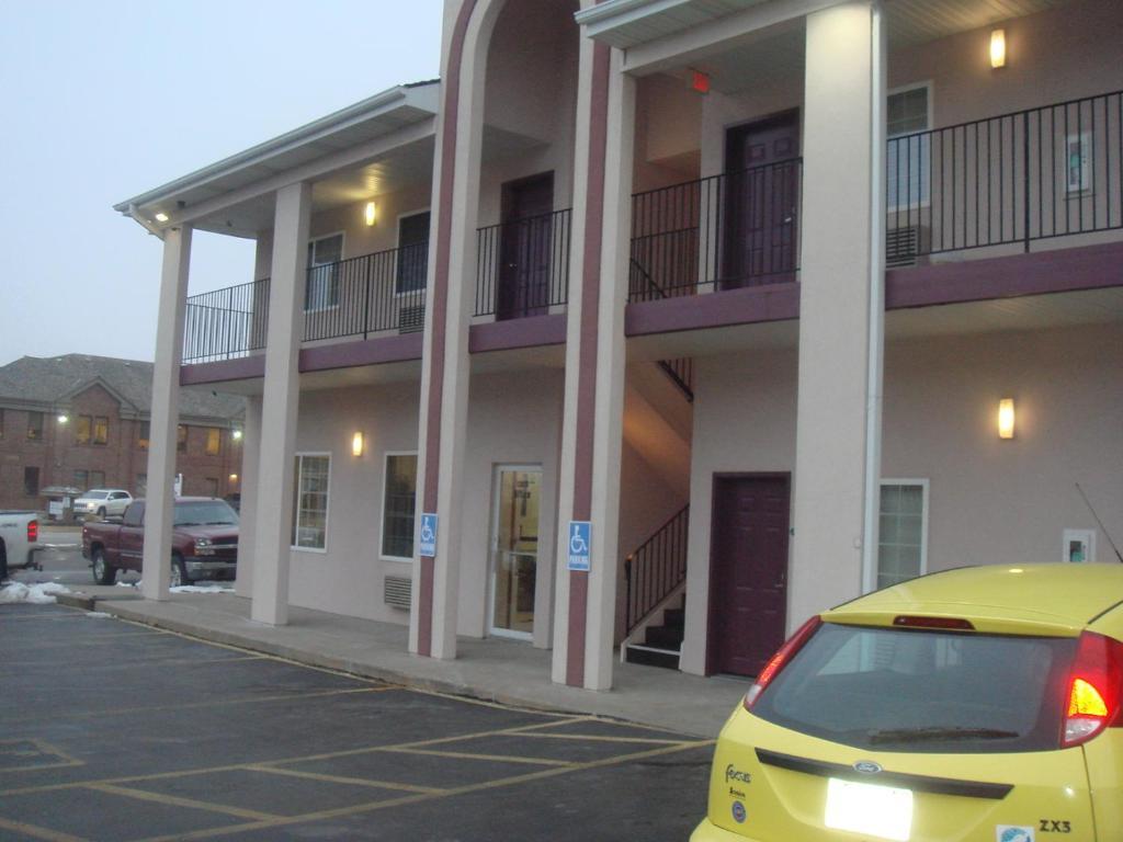 Townhouse Inn & Suites Omaha Bagian luar foto