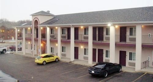 Townhouse Inn & Suites Omaha Bagian luar foto