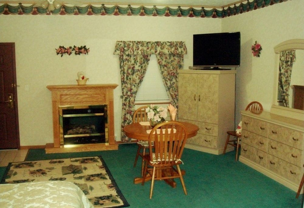 Townhouse Inn & Suites Omaha Bagian luar foto